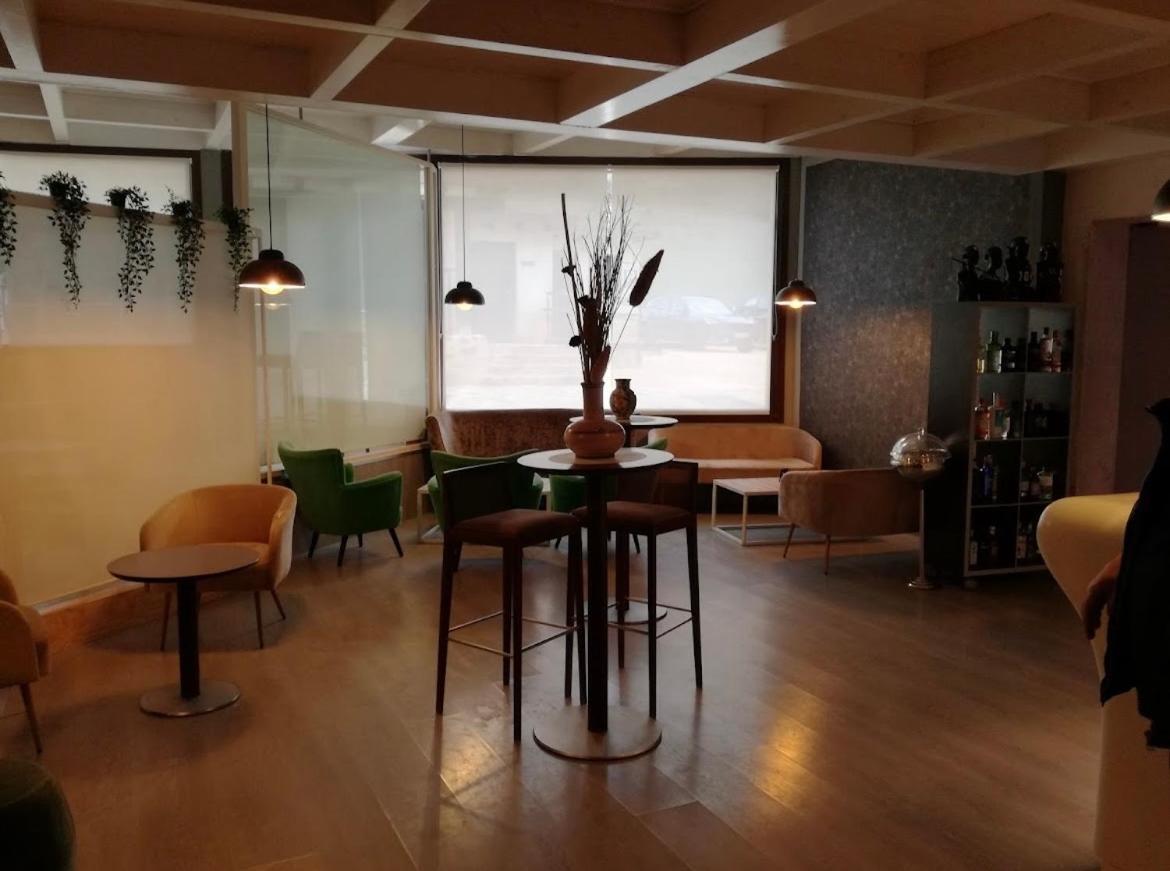 Hospederia El Batan Hotell Tramacastilla Exteriör bild